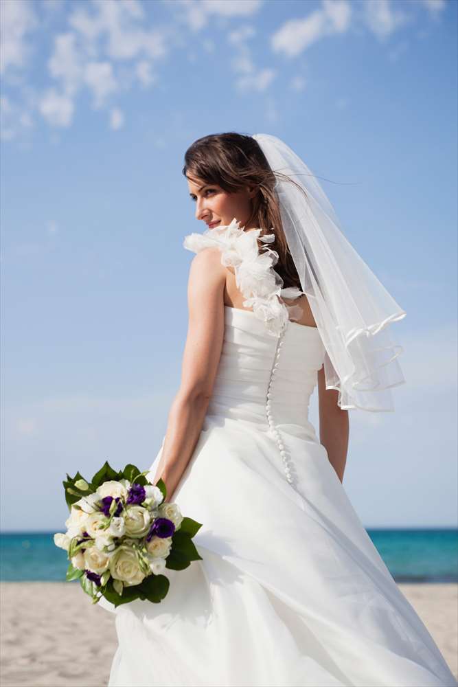 bride holding the bridal bouquet